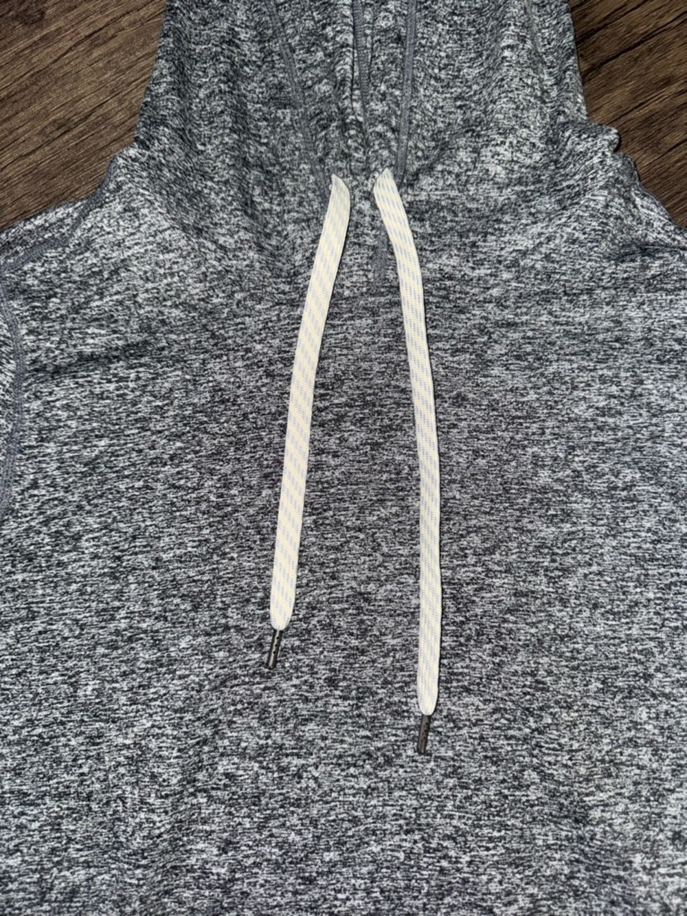 Vuori Halo Essential Hoodie in black heather Size S - Picture 4 of 6